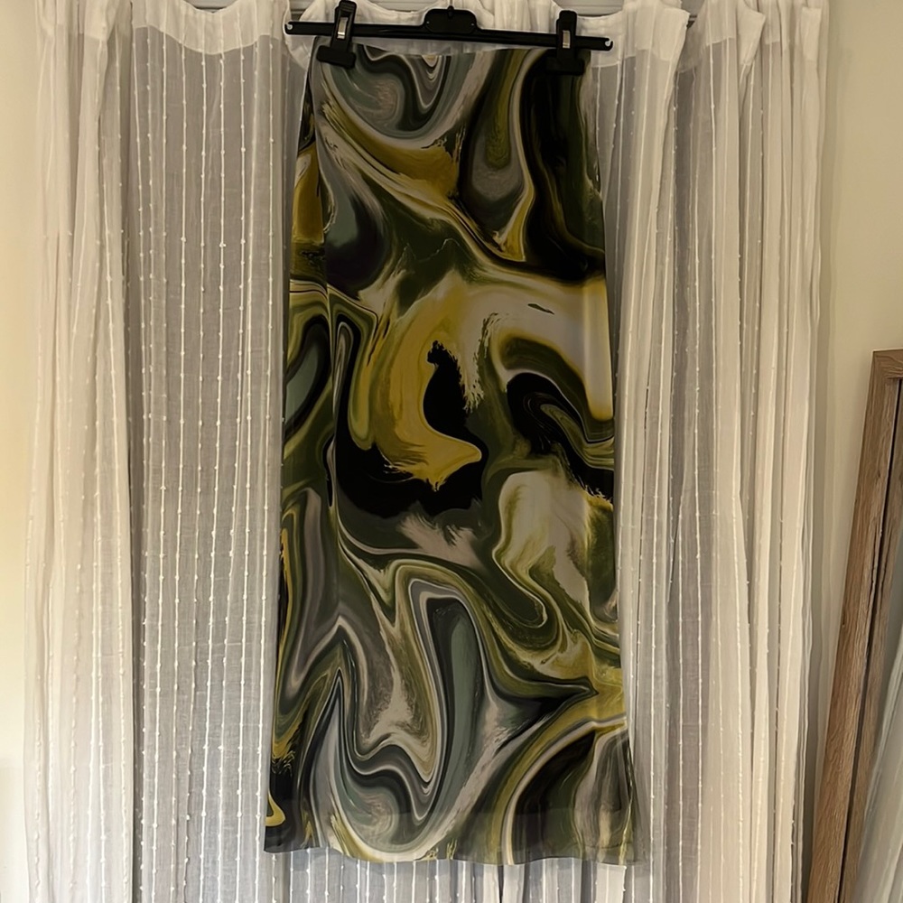 Zara midi skirt size M